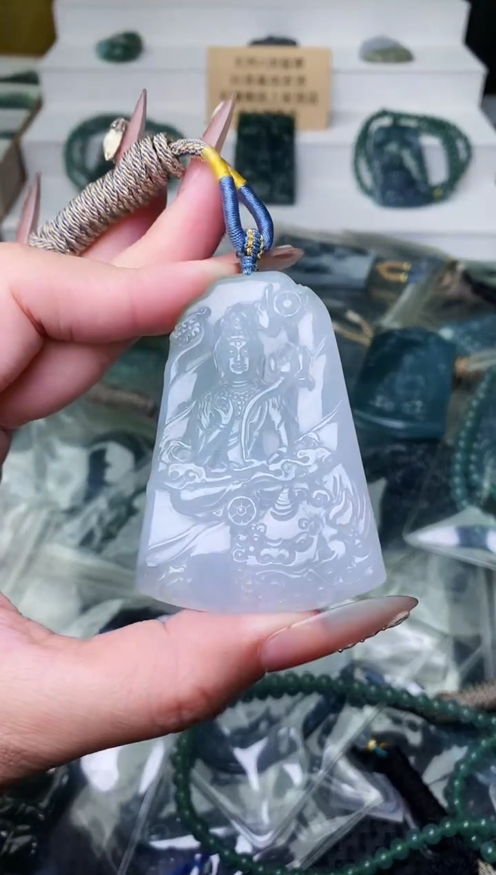 颈饰未镶嵌翡翠 