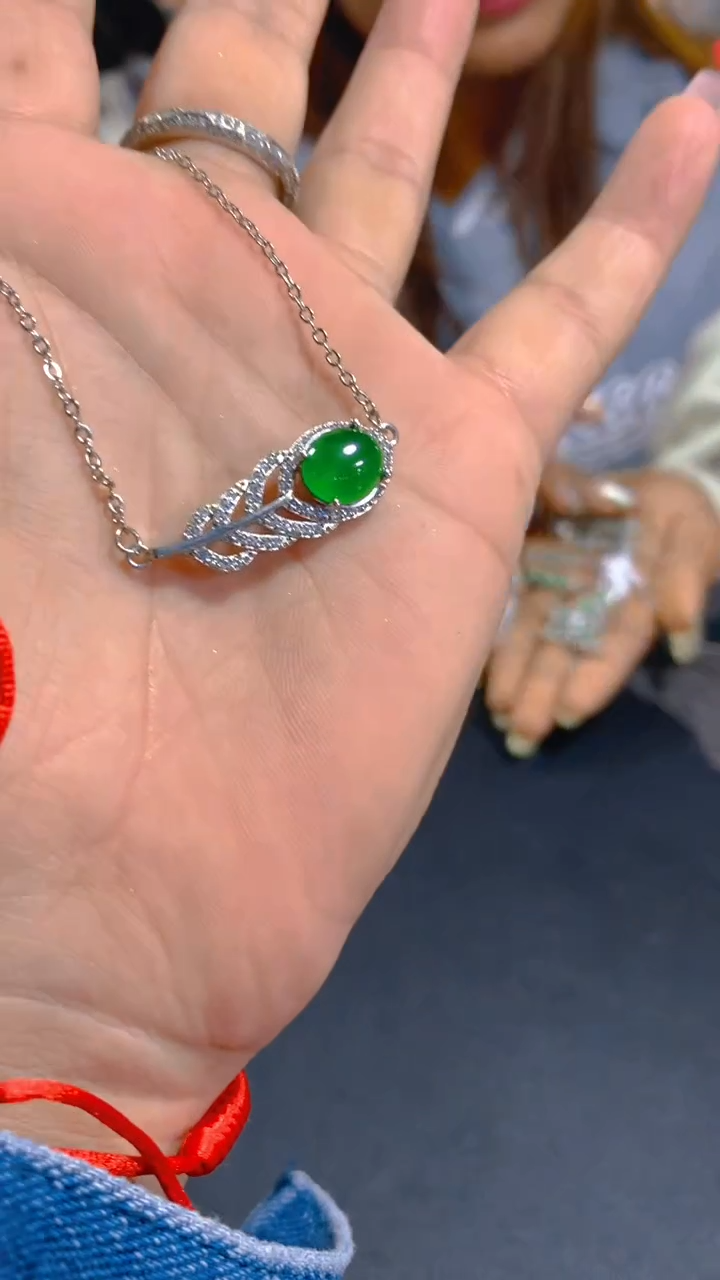 【闪购商品】翡翠吊坠(赠链)未镶嵌0414304467多样性发其一