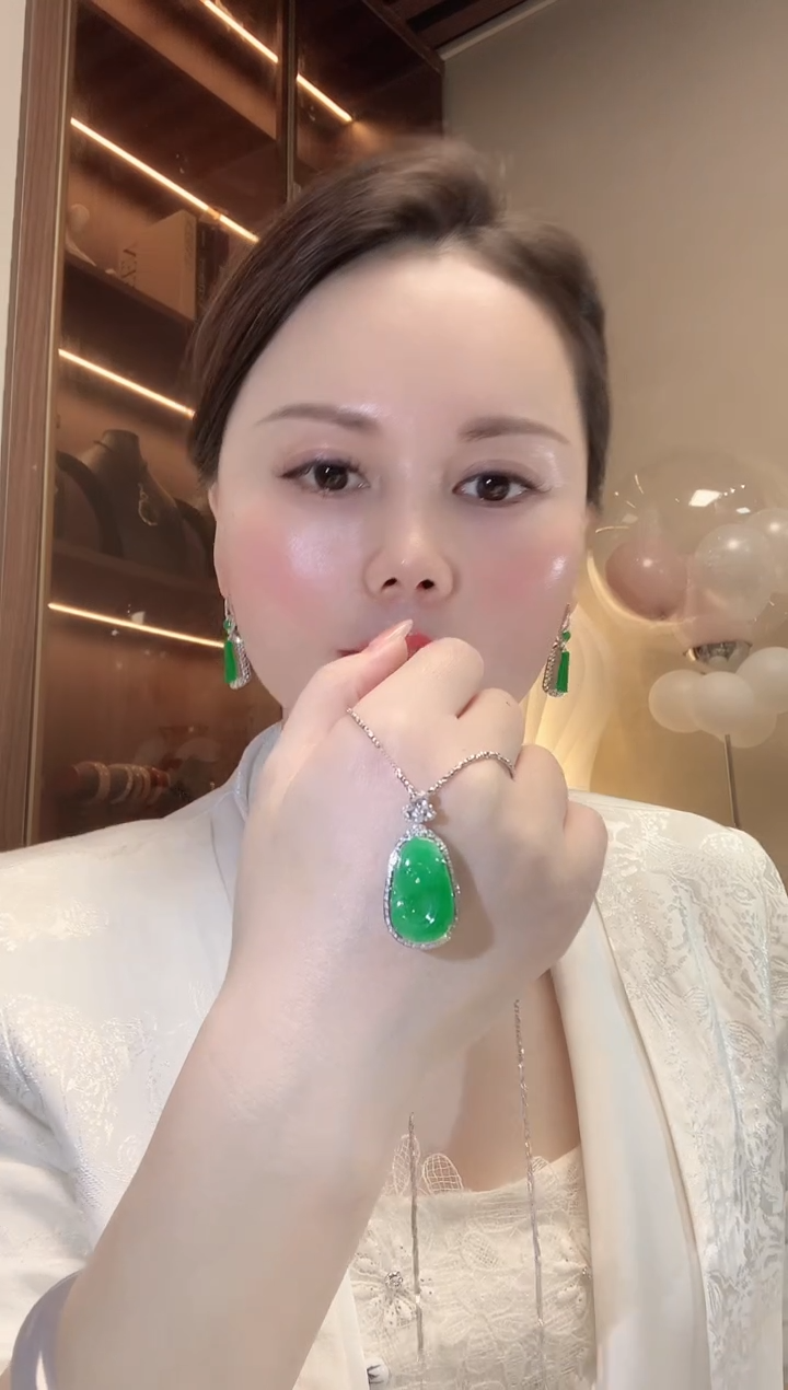 【闪购商品】翡翠吊坠(不含链)18K金镶嵌C5