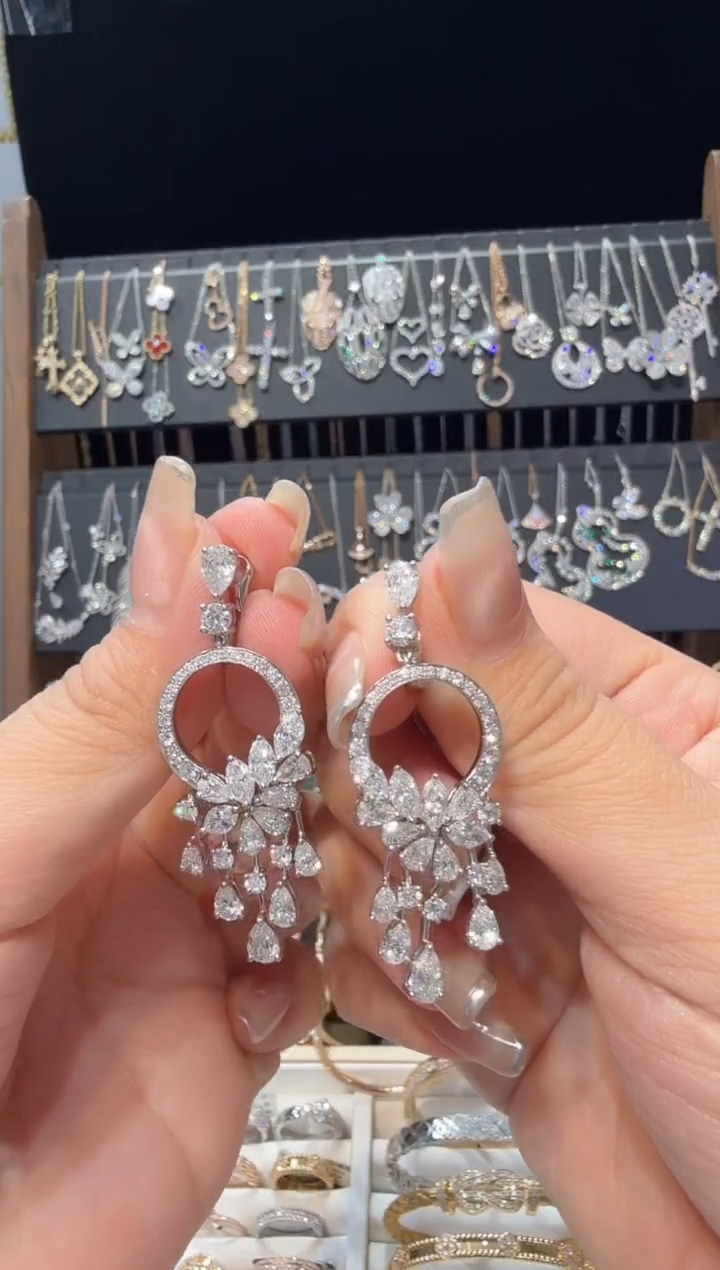 铂Pt950镶嵌实验室培育钻石耳饰