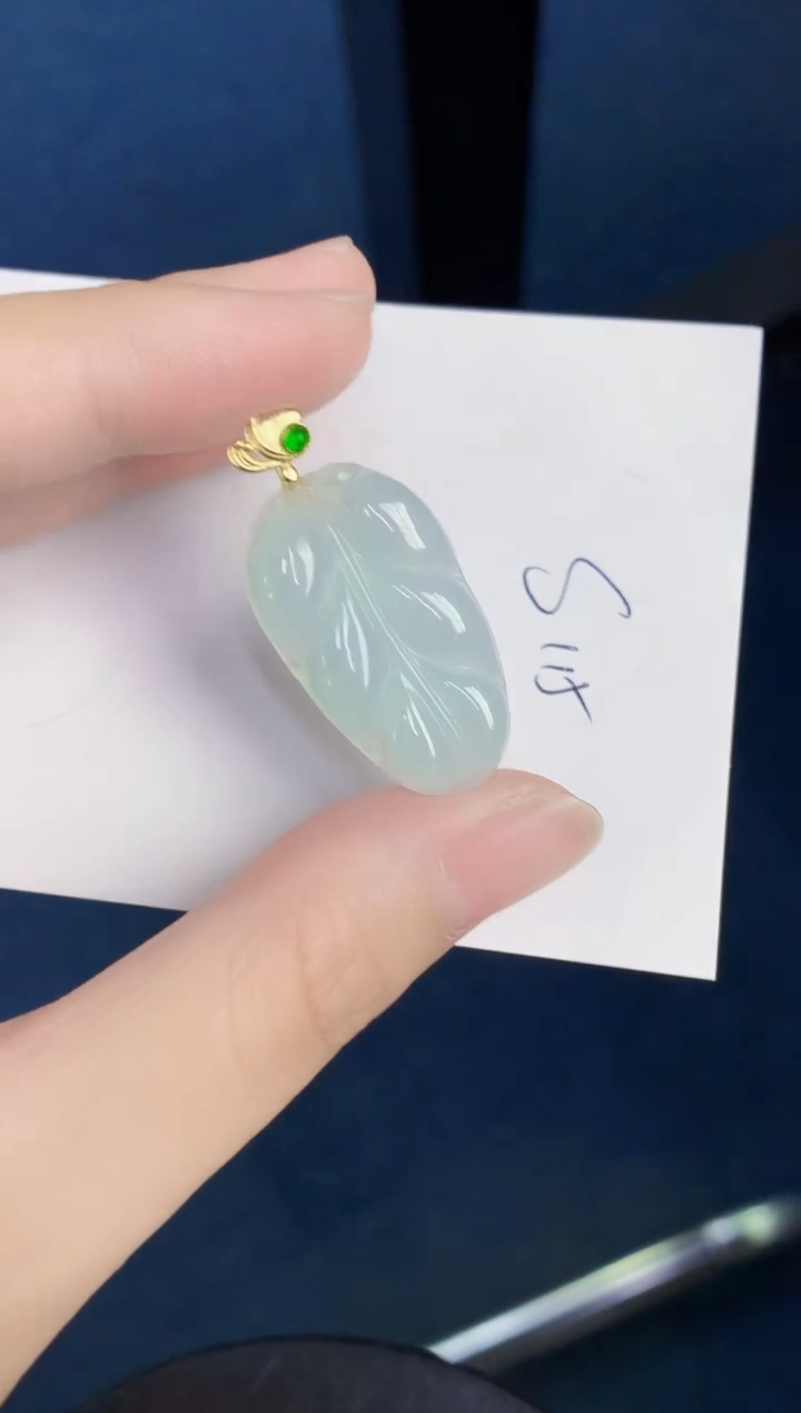 翡翠未镶嵌颈饰天然翡翠缅甸A货