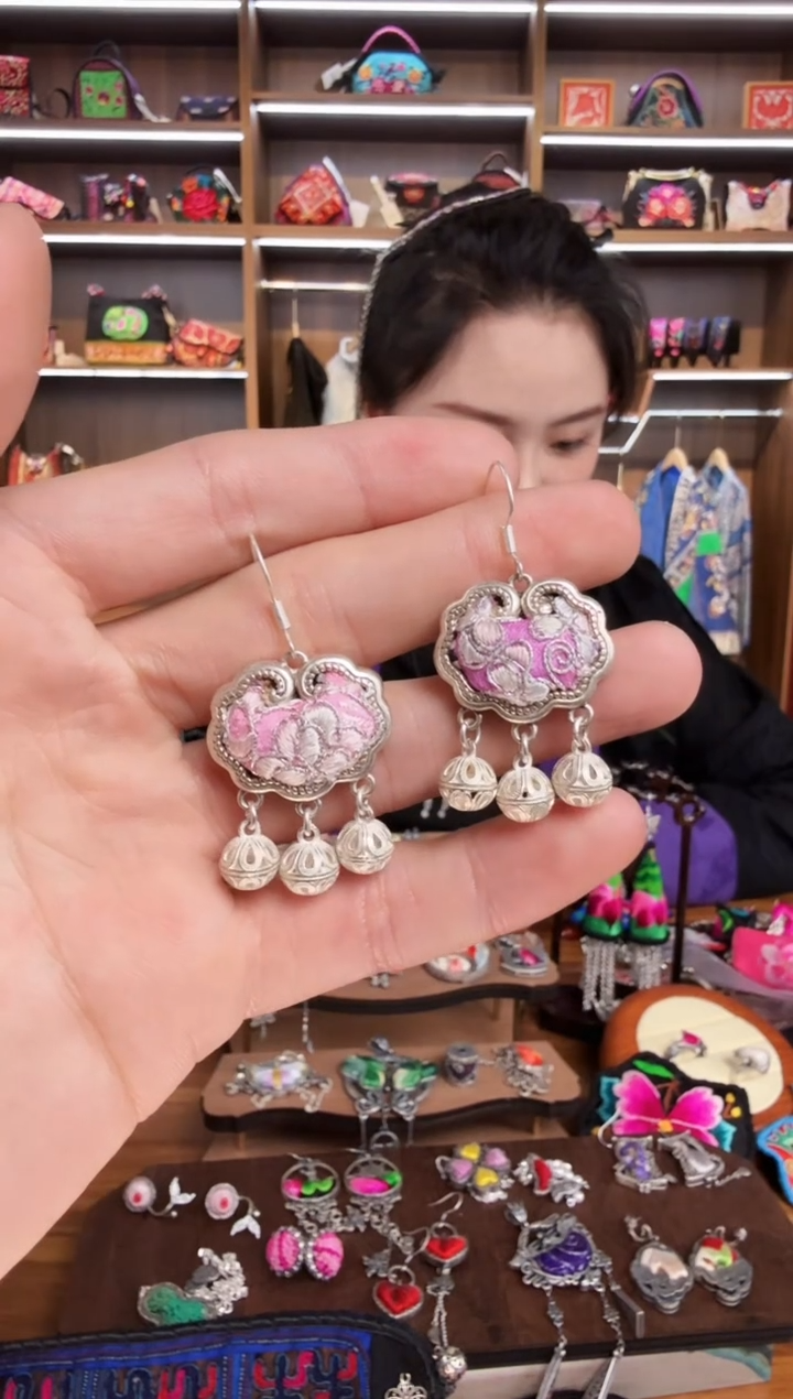 【闪购商品】织绣178蒙阿苏苗绣传承