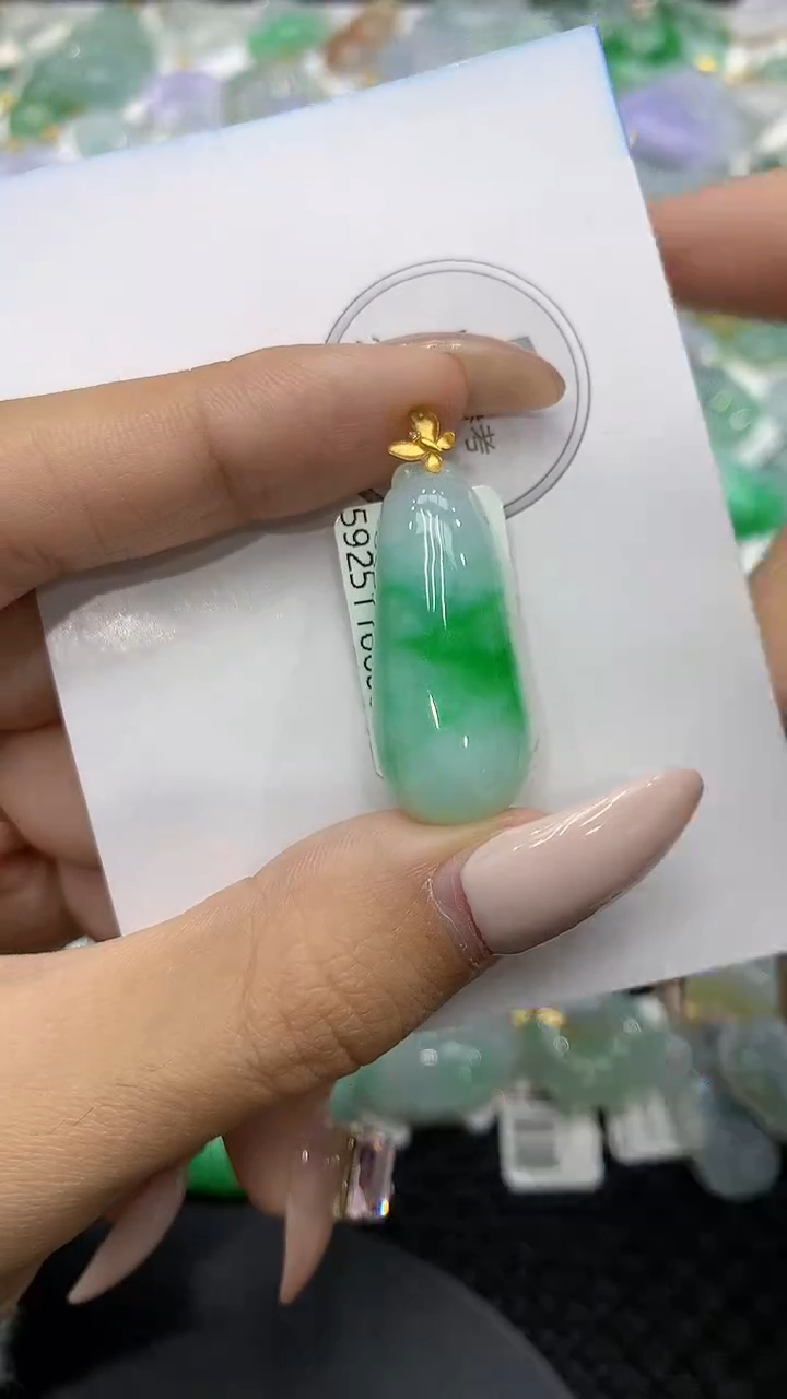 颈饰18K金镶嵌翡翠111111111111