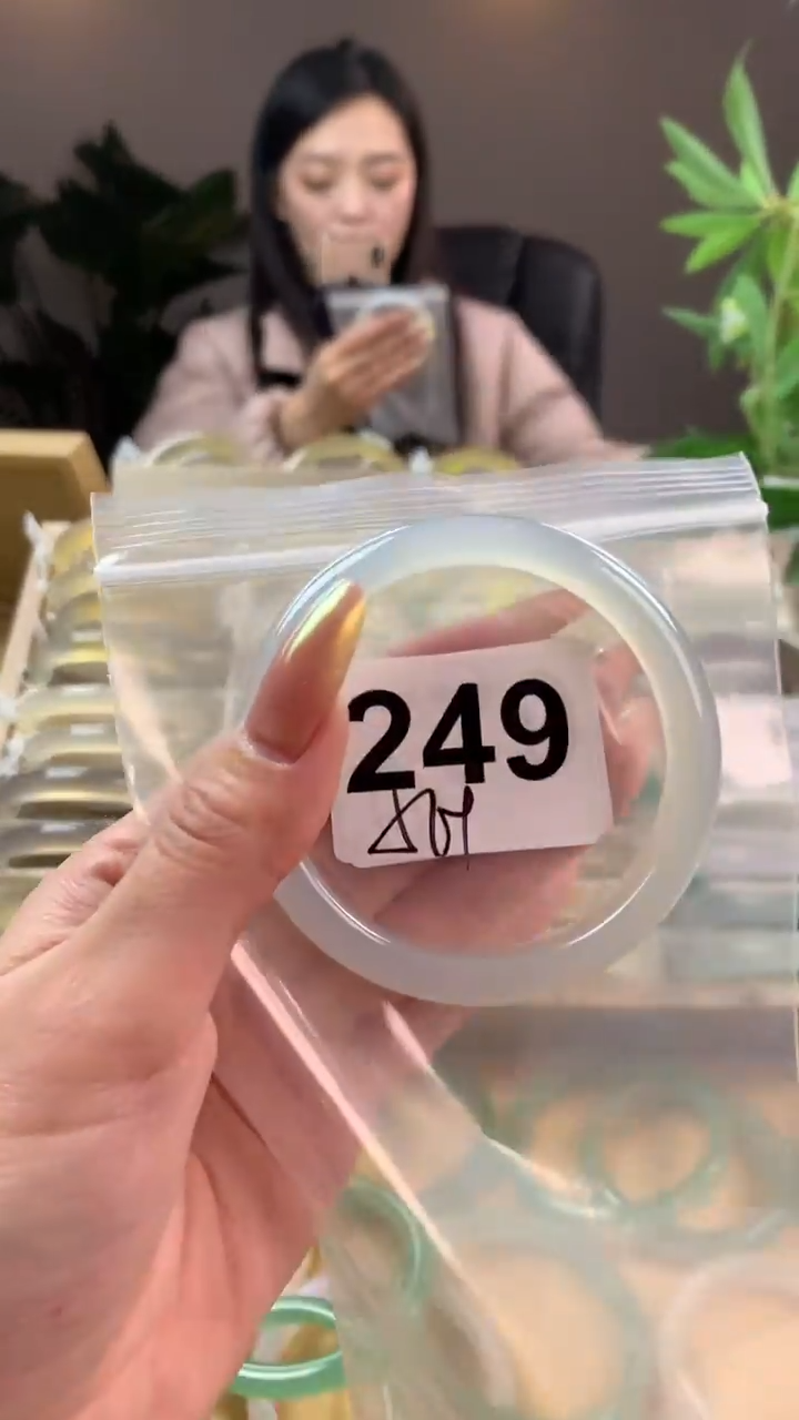 【闪购商品】玛瑙/玉髓手镯未镶嵌249