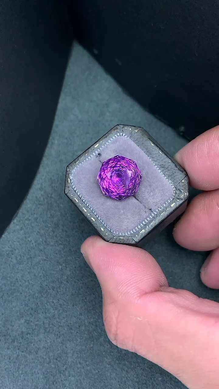 项链未镶嵌水晶7.01克拉