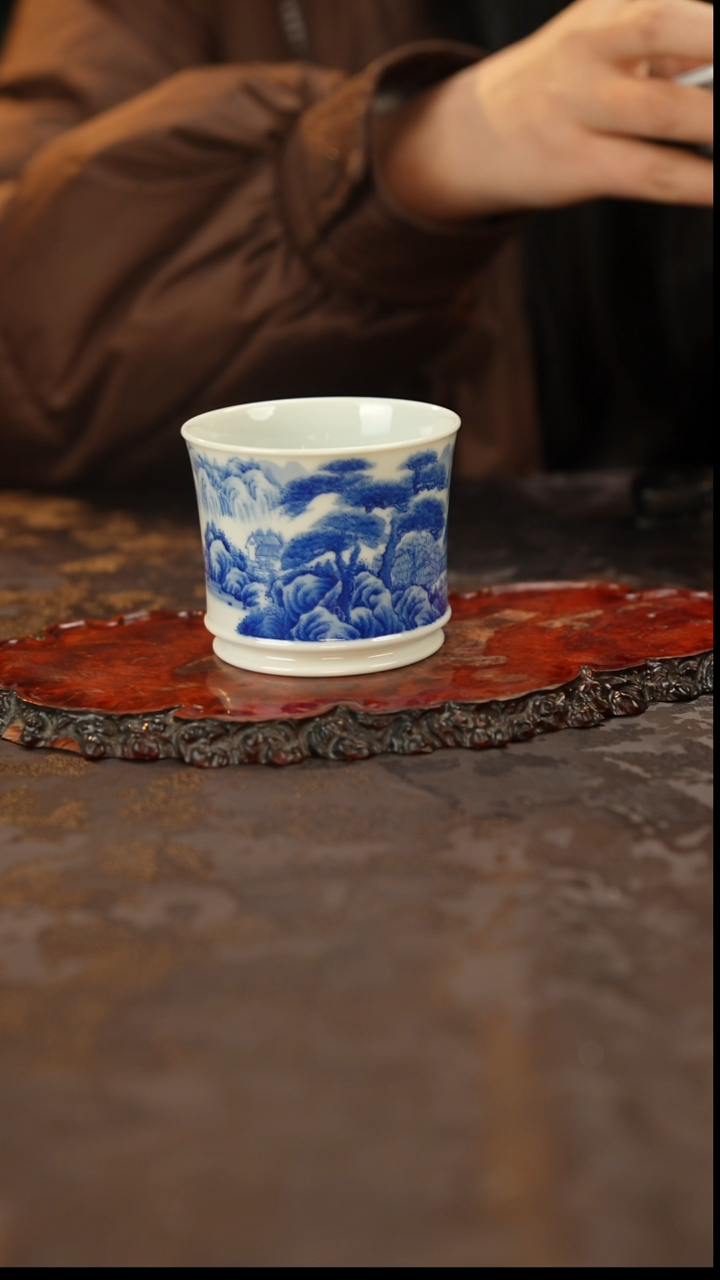 青花手绘山水主人杯｝