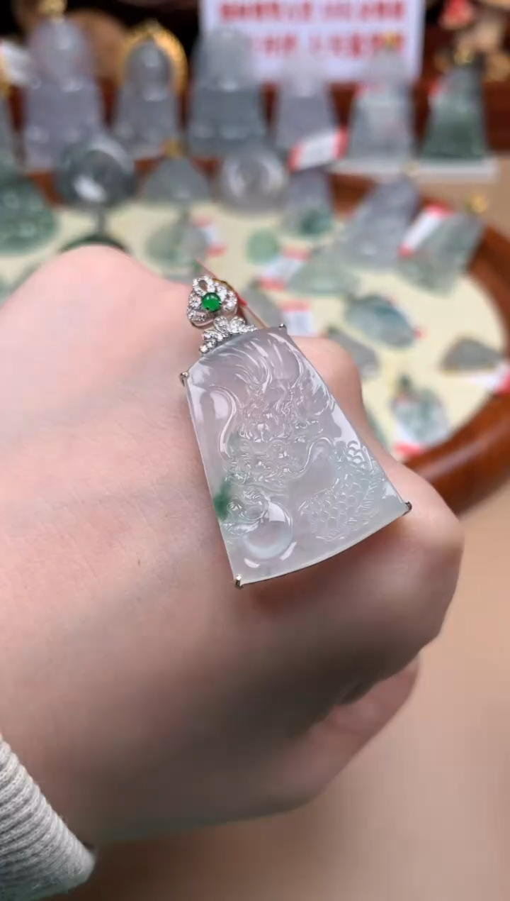 【闪购商品】翡翠颈饰18K金镶嵌龙牌