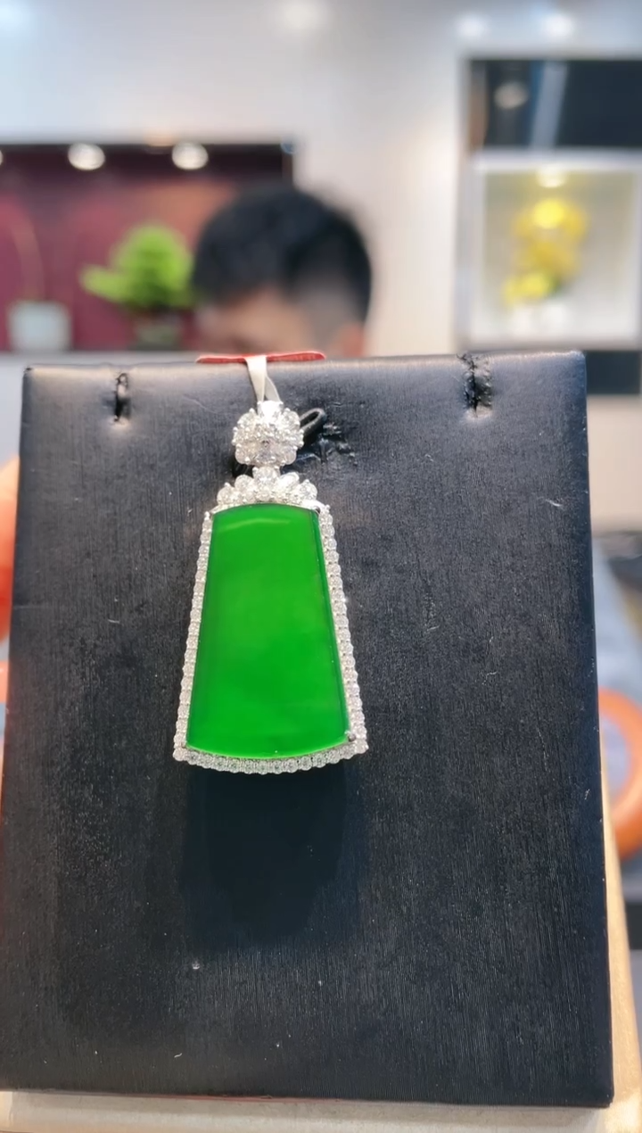 【闪购商品】翡翠颈饰18K金镶嵌A78天然A货翡翠吊坠