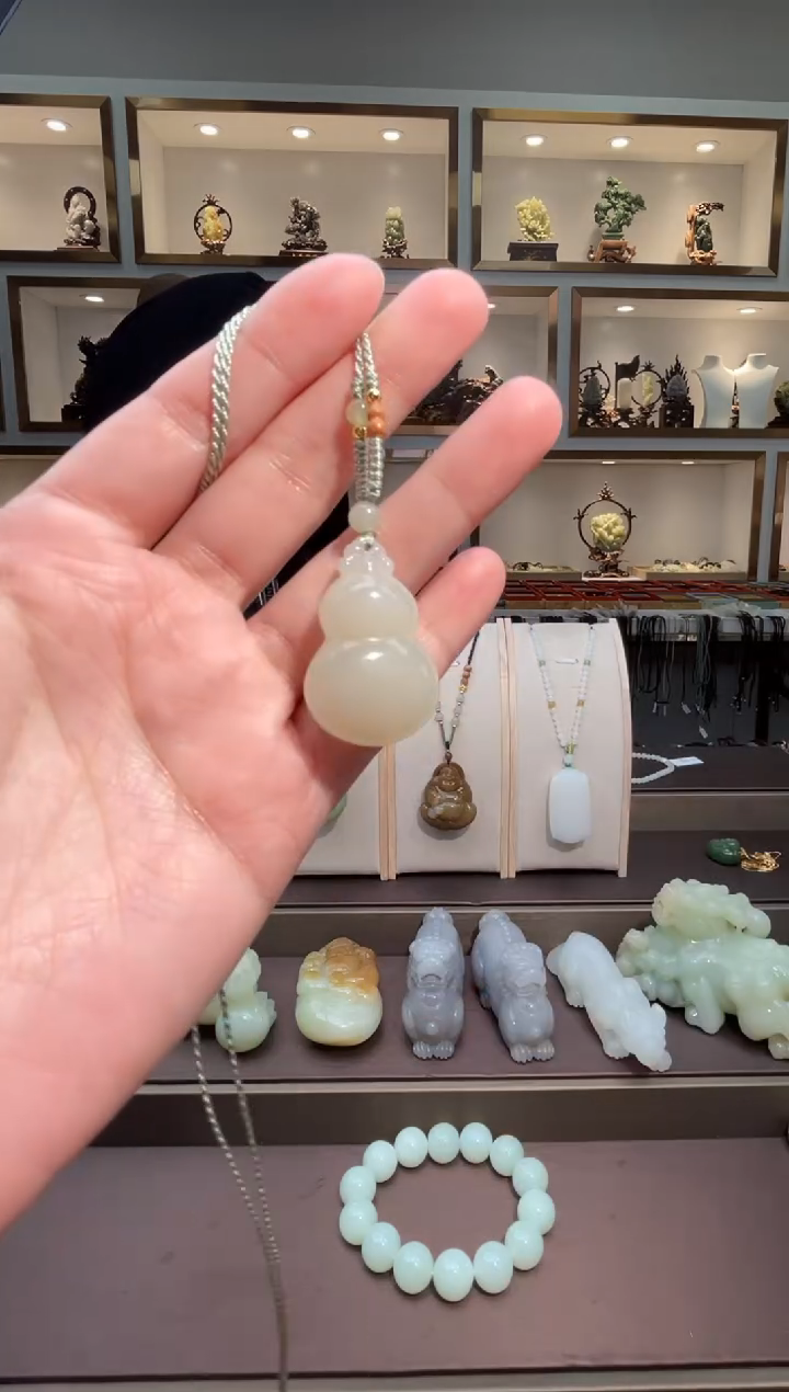 颈饰未镶嵌和田玉苏