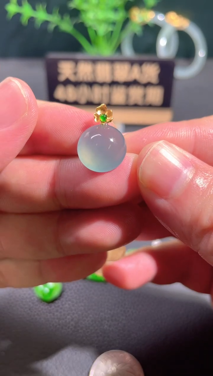 翡翠18K金镶嵌颈饰翡翠