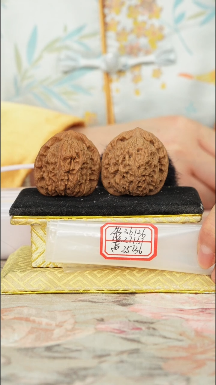 【闪购商品】文玩核桃把件赵喜满南将石