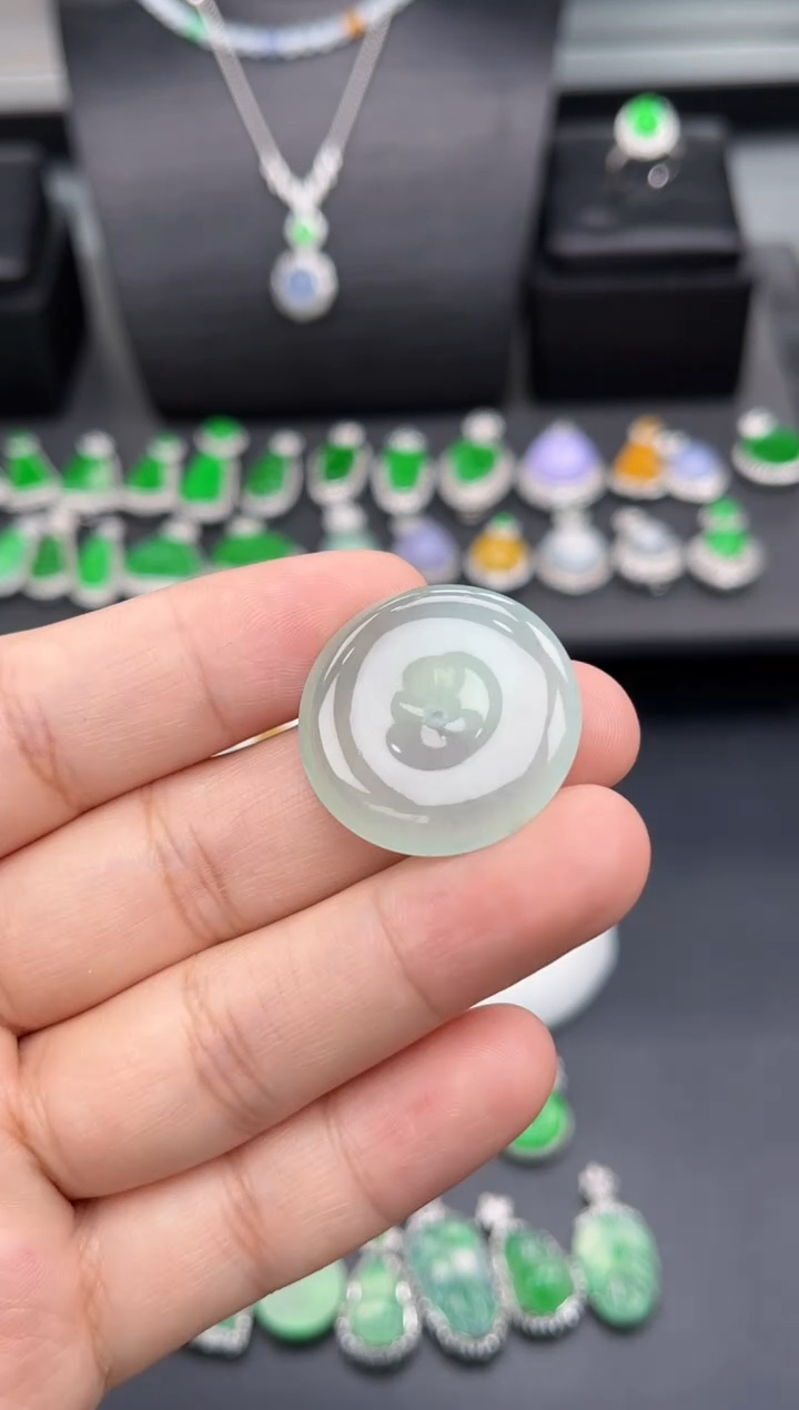 翡翠未镶嵌吊坠(不含链)多人