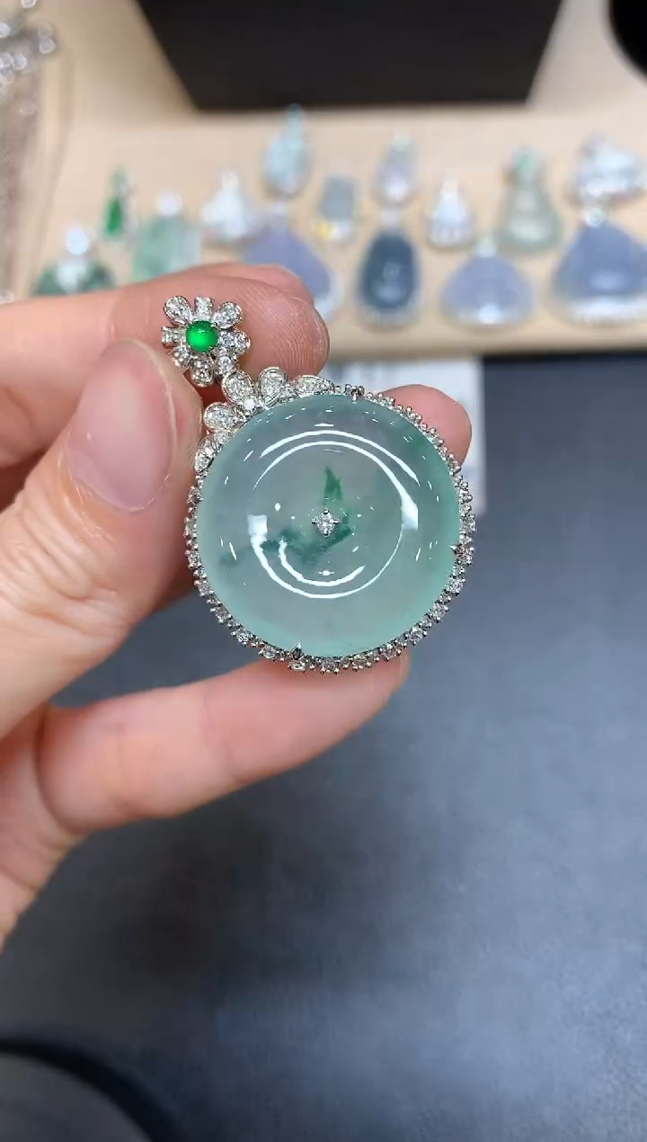 【闪购商品】翡翠吊坠(不含链)18K金镶嵌平安扣【无服务费