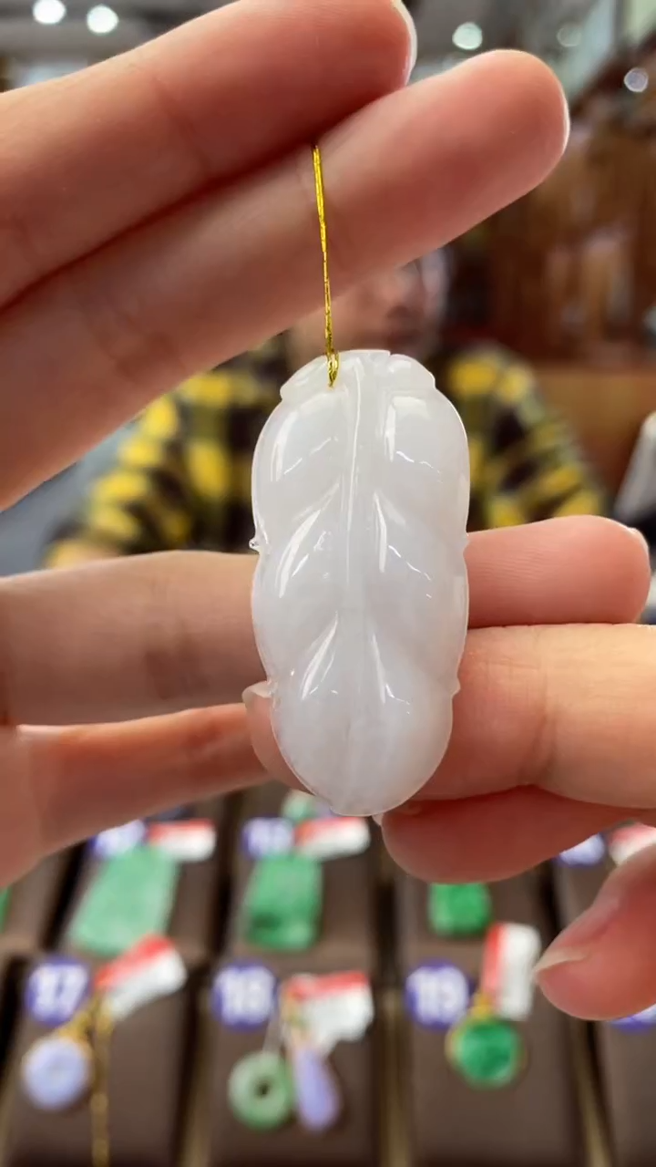 【闪购商品】翡翠颈饰未镶嵌叶子