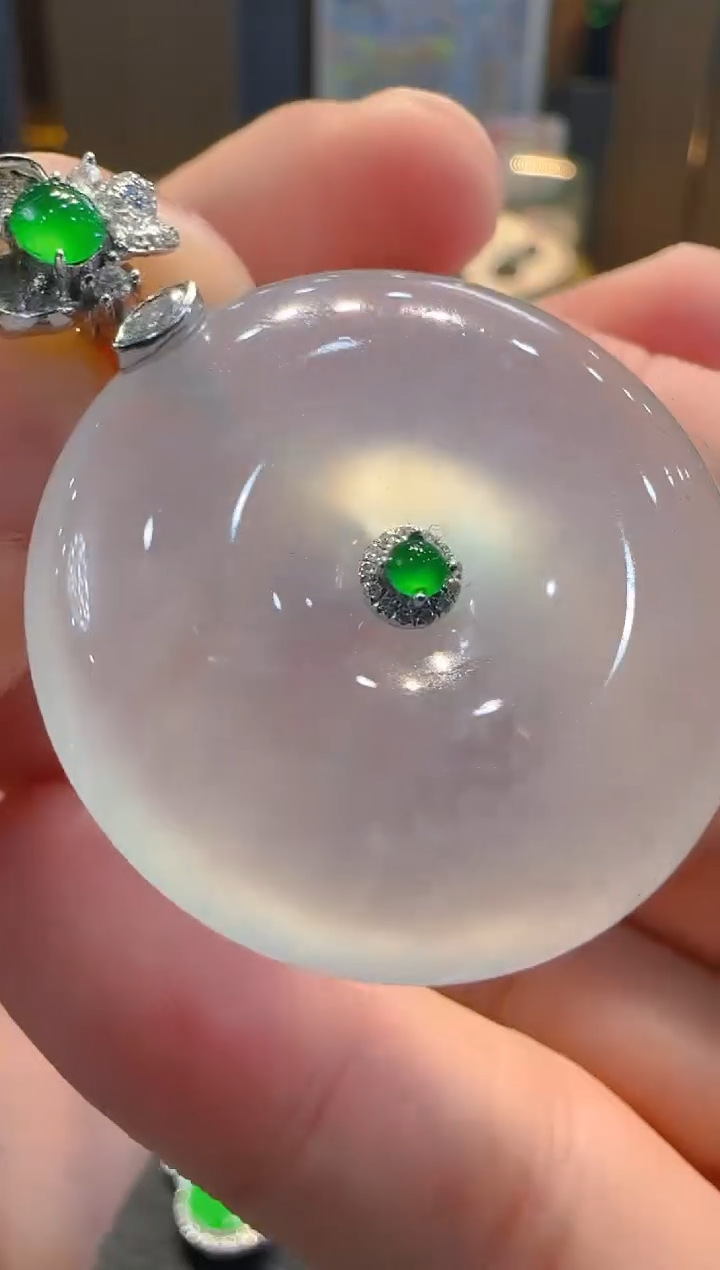 【闪购商品】翡翠吊坠(不含链)18K金镶嵌                