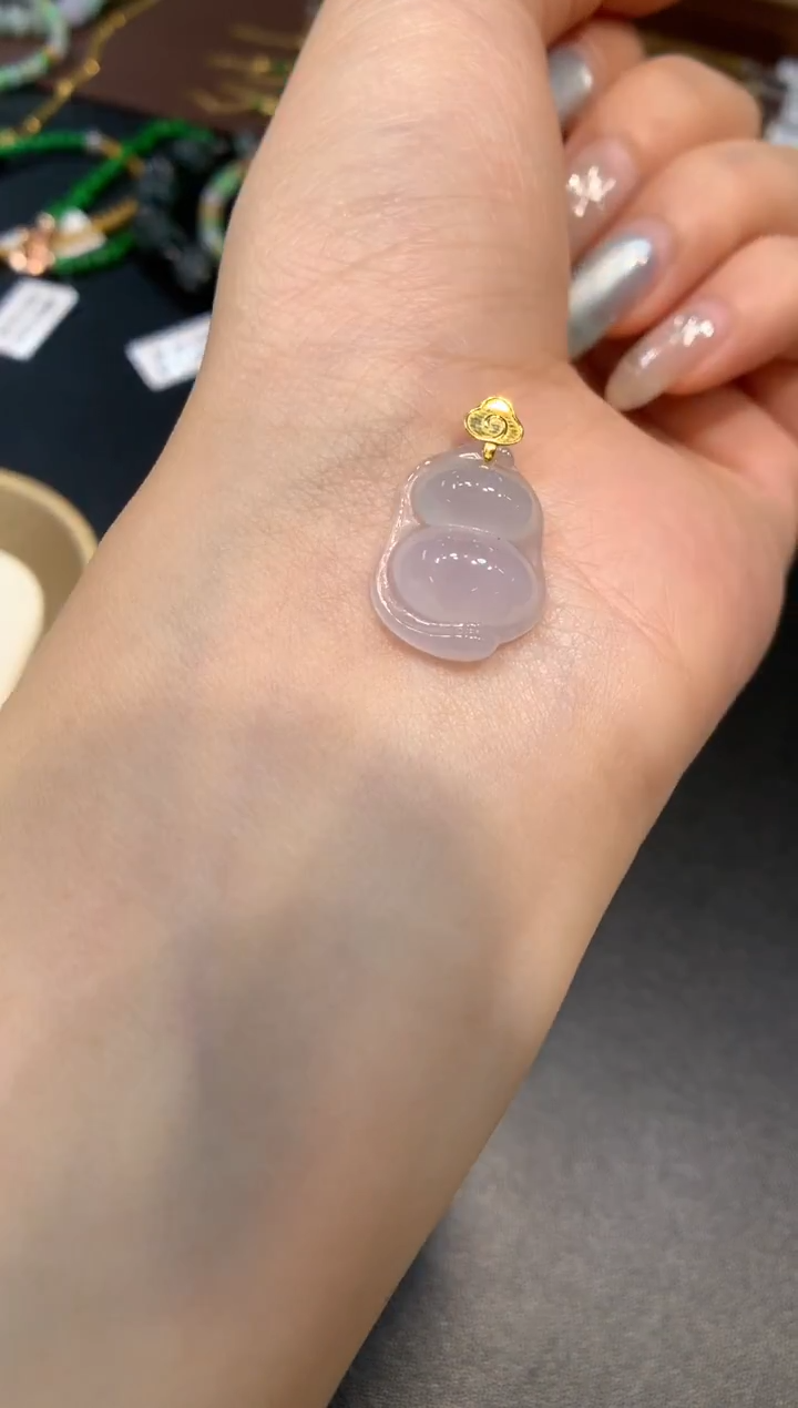 颈饰18K金镶嵌翡翠葫芦