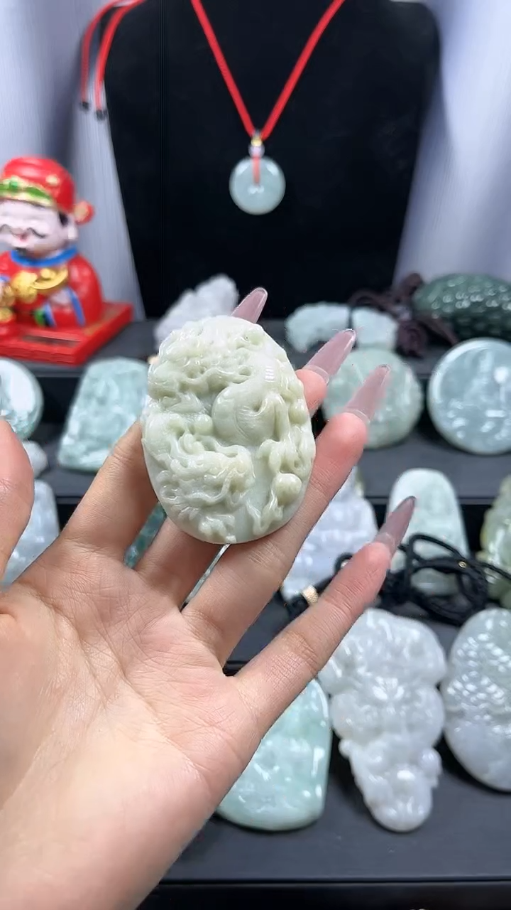 【闪购商品】翡翠颈饰未镶嵌双龙戏珠