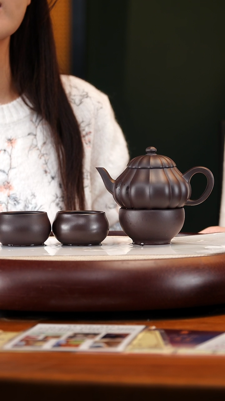 茶壶紫砂ZCP30黑墩头筋纹梨形180cc