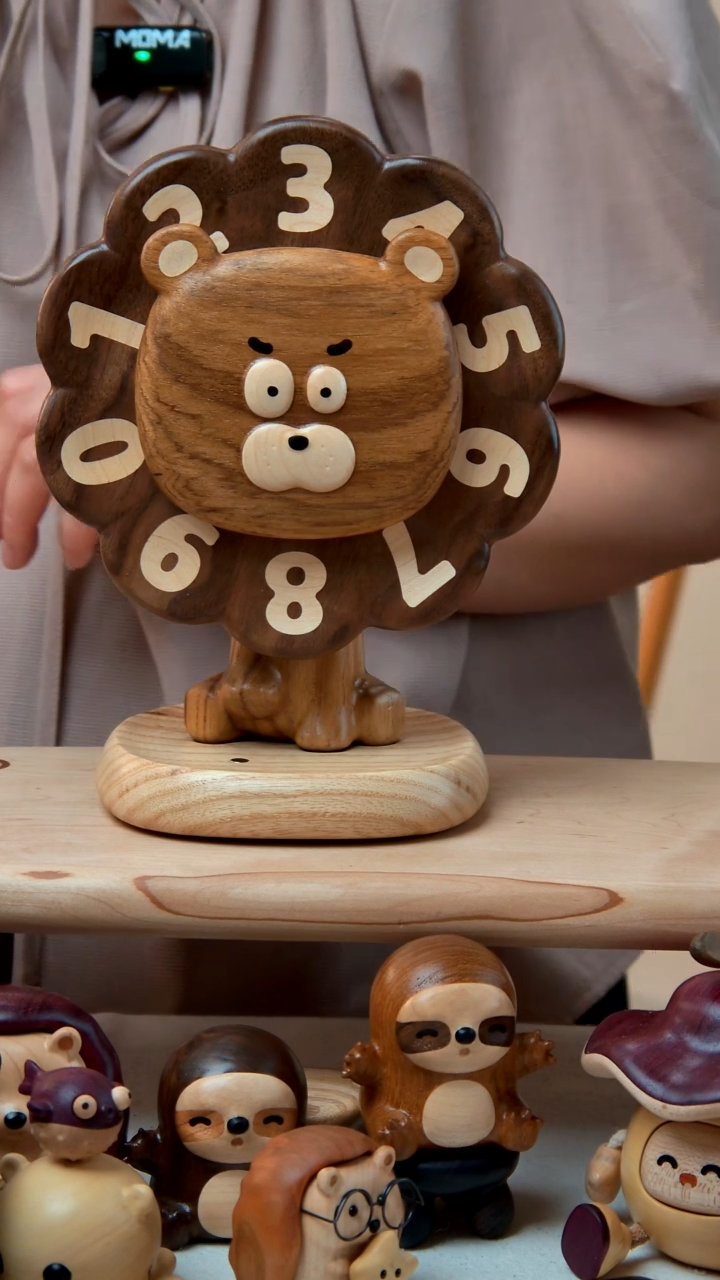 木T****atsutaja 狮子转盘微瑕