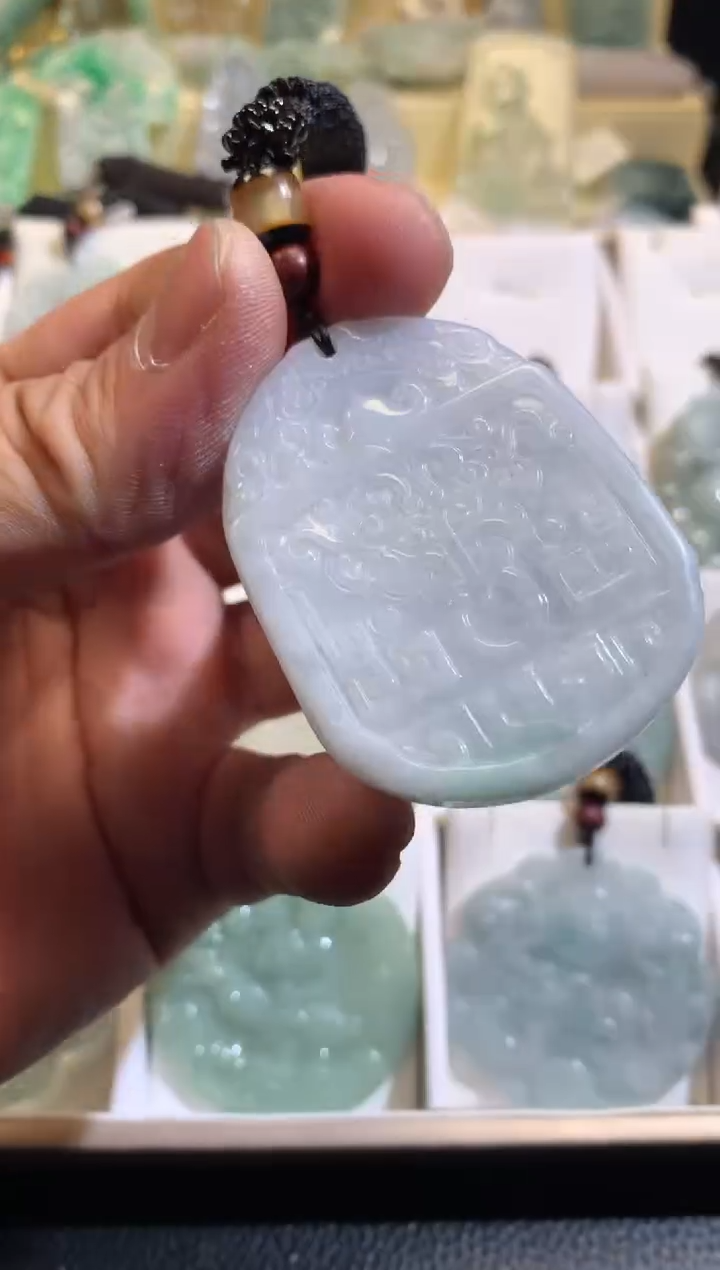 【闪购商品】翡翠颈饰未镶嵌02/24/222