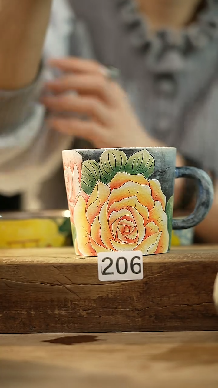 【闪购商品】瓷片新品！设计师款手绘/咖啡杯 羽川