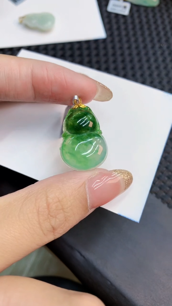 翡翠18K金镶嵌颈饰            8