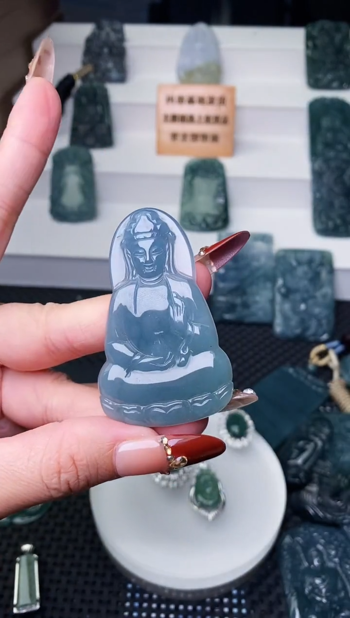 颈饰未镶嵌翡翠 