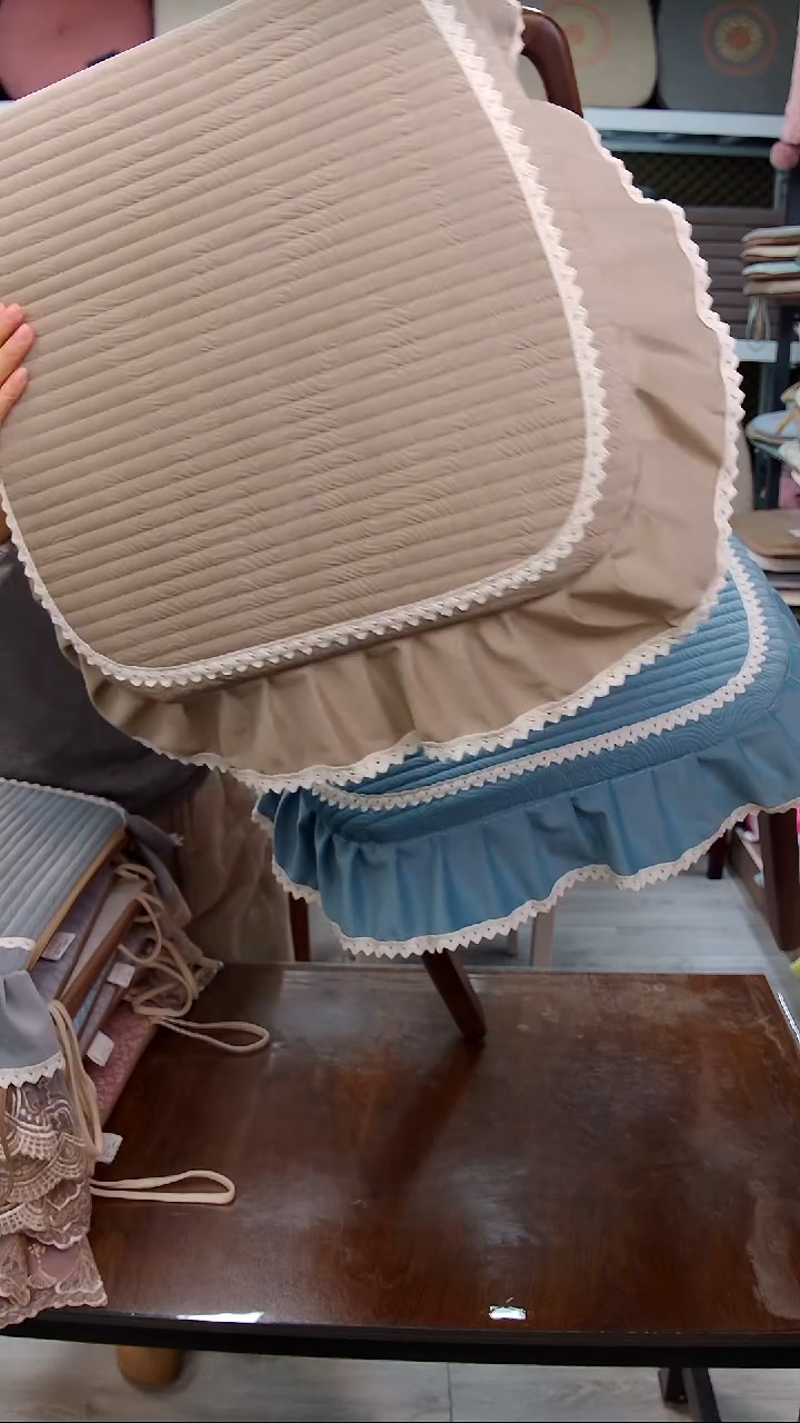 布细绒—横条：咖色4个