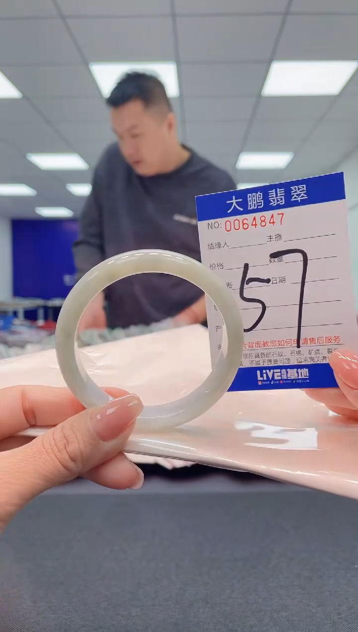 【闪购商品】翡翠手镯未镶嵌AAAAAAAAAA