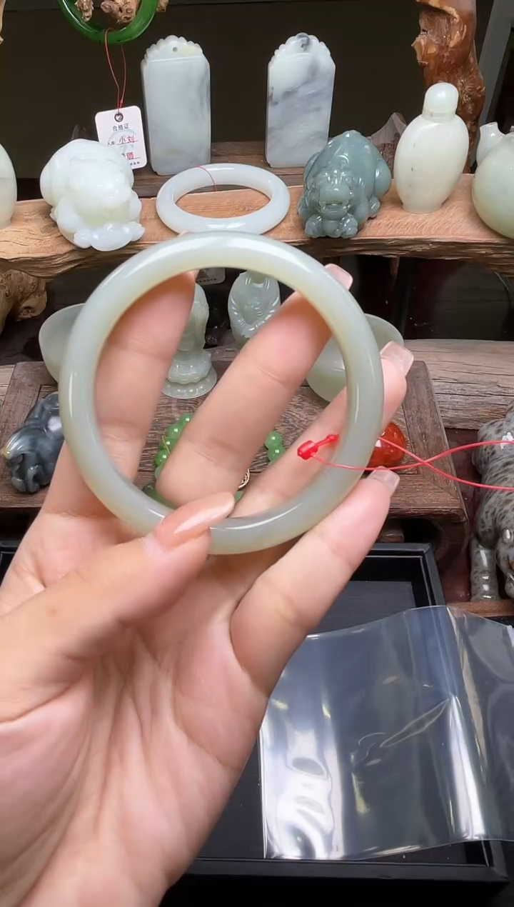 和田玉手镯未镶嵌且末青白 59圈31287