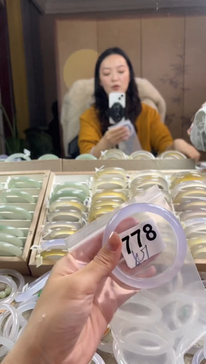 手镯玛瑙/玉髓未镶嵌778瑕疵