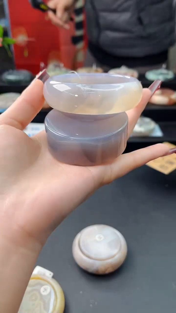 【闪购商品】石英质玉手镯未镶嵌赠送镯心（60圈口）无证书