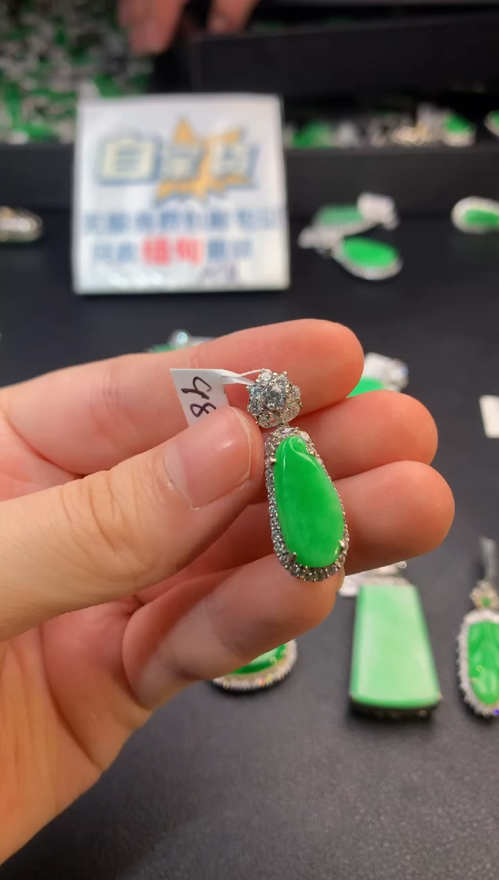 【闪购商品】翡翠颈饰银S925镶嵌翡翠