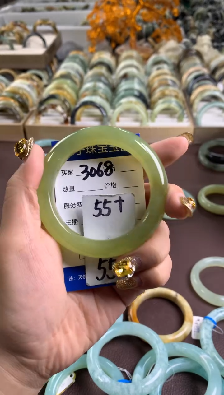 【闪购商品】蛇纹石玉手镯未镶嵌3068