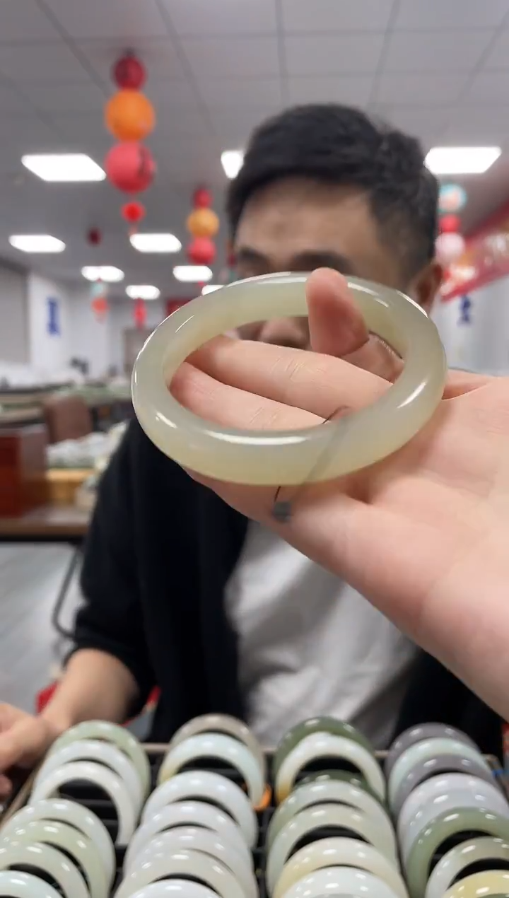 未镶嵌手镯和田玉圈口备注 藕色烟紫手镯一条