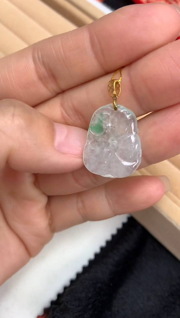 【闪购商品】翡翠颈饰18K金镶嵌荷叶