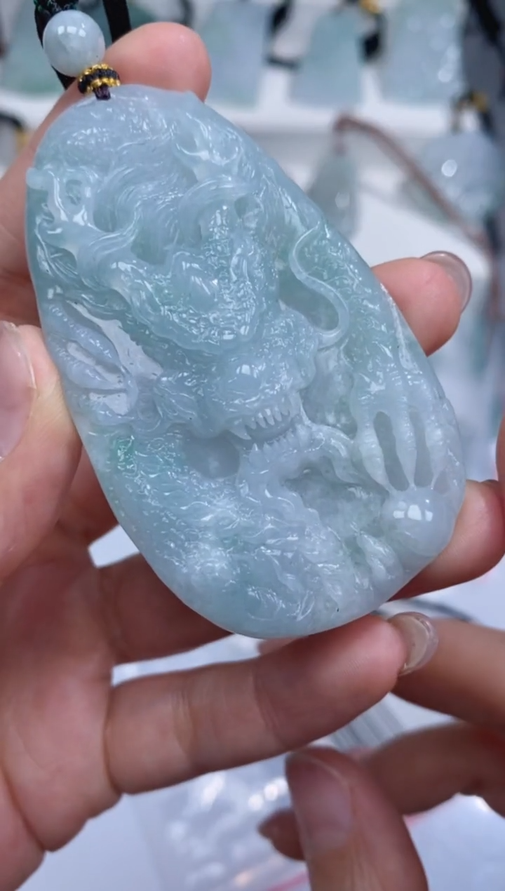 颈饰未镶嵌翡翠吊坠