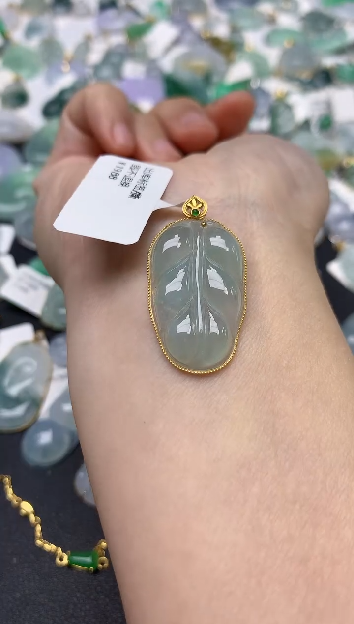 颈饰18K金镶嵌翡翠天然缅甸A货翡翠