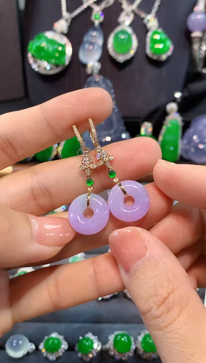 18K金镶嵌翡翠耳饰耳包