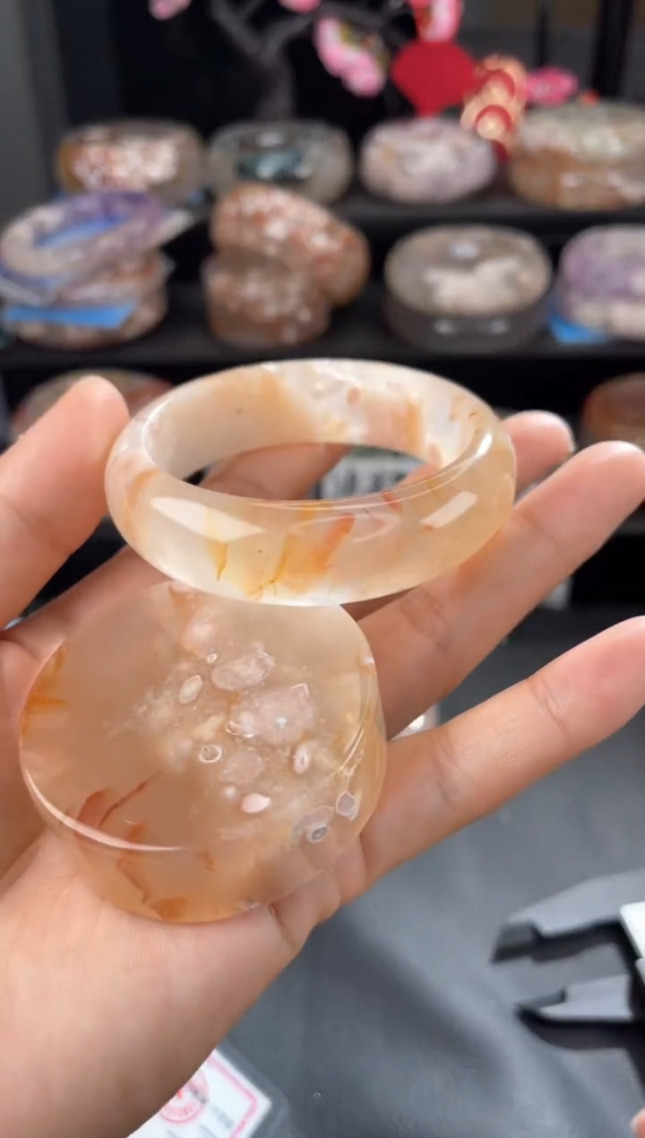 【闪购商品】石英质玉手镯未镶嵌55