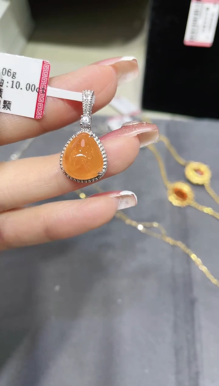 【闪购商品】石榴石（芬达石）吊坠18K金镶嵌·