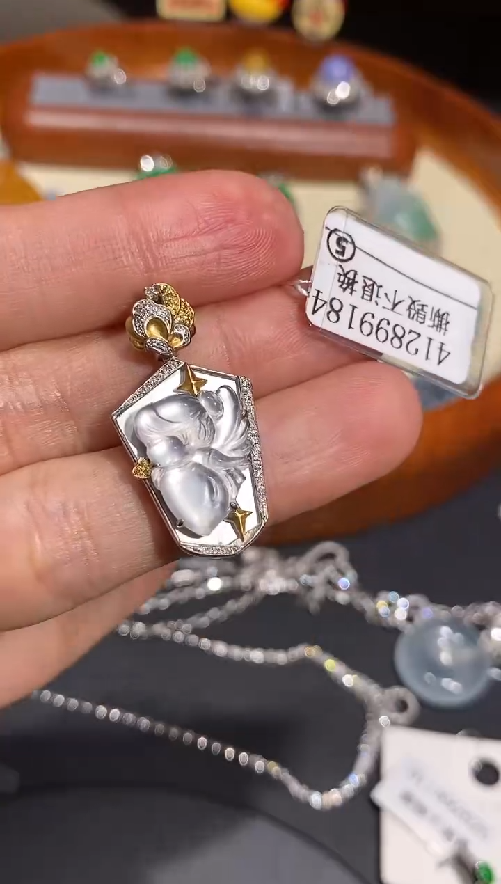 【闪购商品】翡翠颈饰18K金镶嵌吊坠