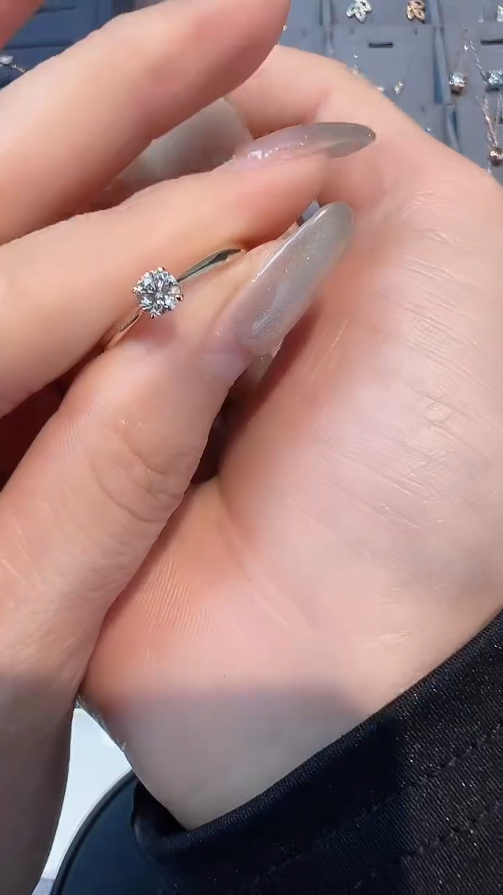 【闪购商品】钻石戒指/指环18K金镶嵌戒指