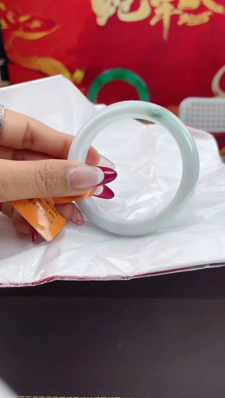 【闪购商品】翡翠手镯未镶嵌17翡翠手镯（微瑕）