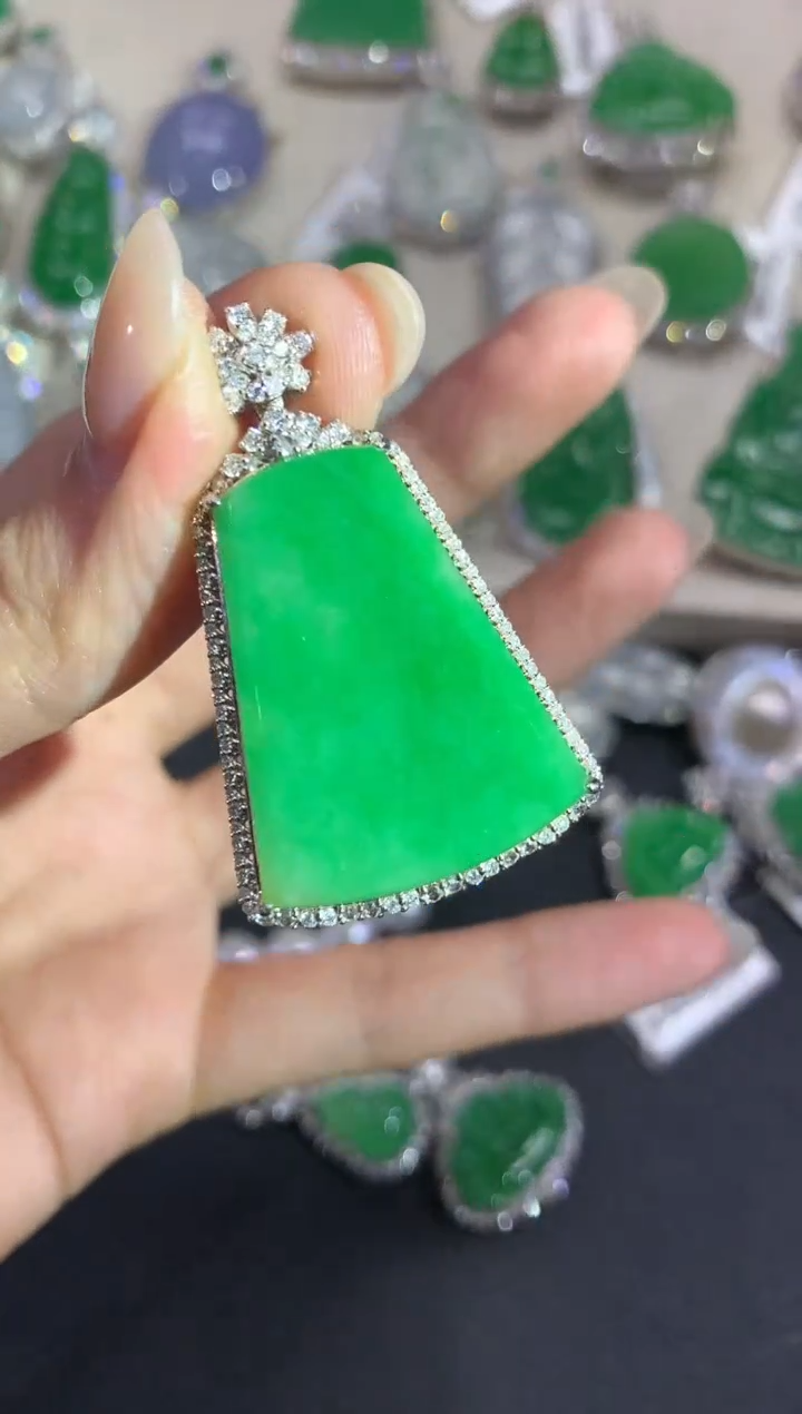 【闪购商品】翡翠吊坠(不含链)18K金镶嵌q127       