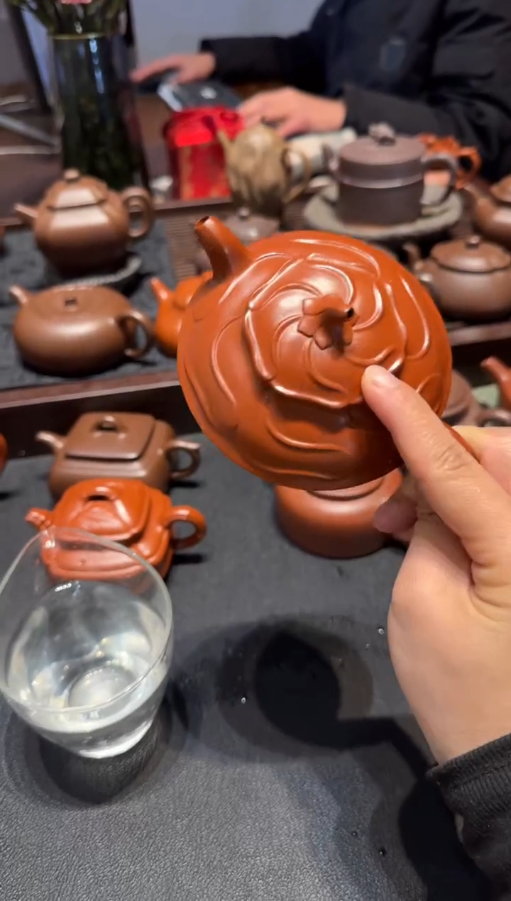 【闪购商品】紫砂茶壶风卷葵 朱泥