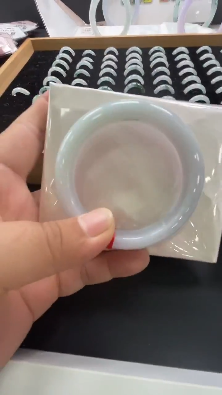 未镶嵌手镯翡翠第5号白底飘绿糯化