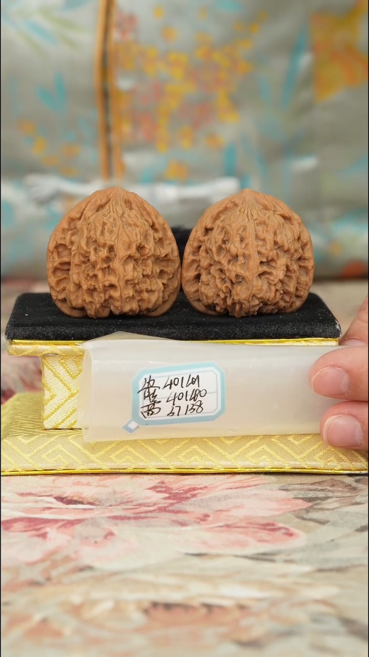 【闪购商品】文玩核桃把件赵喜满南将石