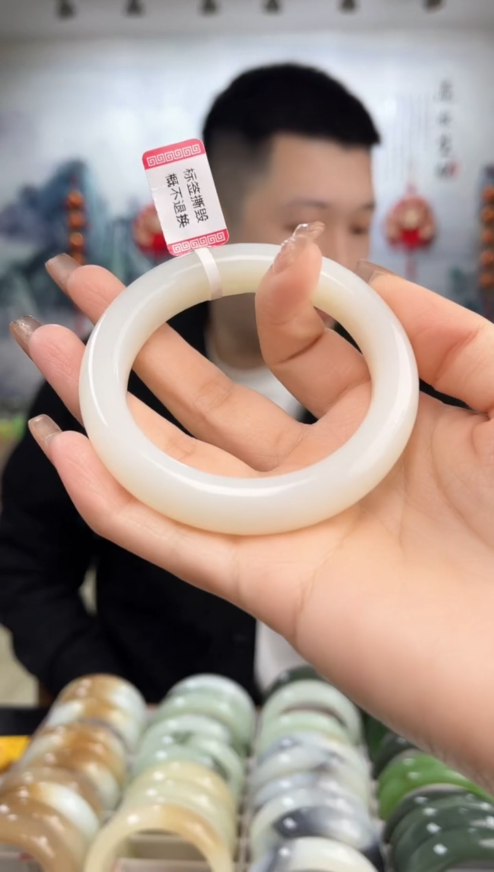 【闪购商品】和田玉手镯未镶嵌56圈口仅一只