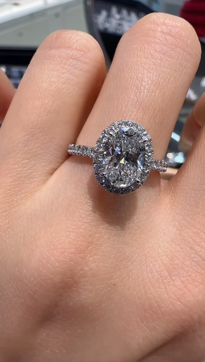【闪购商品】实验室培育钻石18K金镶嵌椭圆 1.17ct12圈